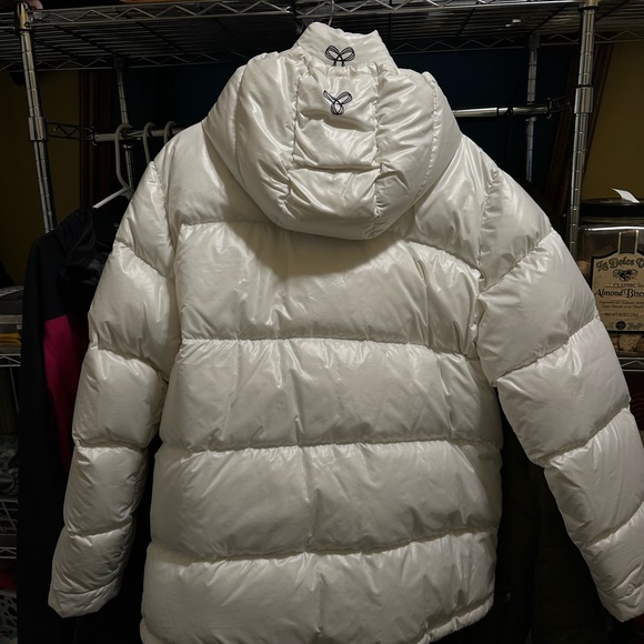 ARITZIA SUPER PUFF IN SHINY WHITE, EXCELLENT CONDITION, WORN TWICE - Picture 3 of 4